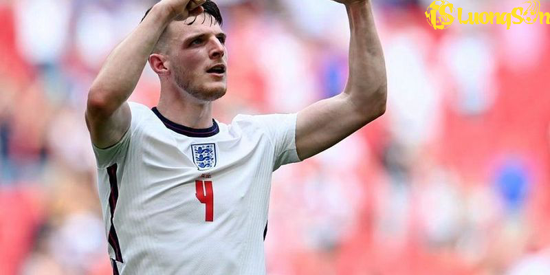 Vị trí sở trường của Cầu thủ Declan Rice là chơi ở vị trí tiền vệ phòng ngự